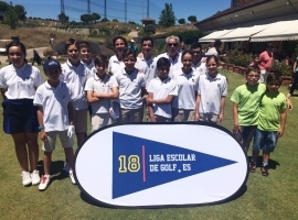 Los colegios madrileños SEK El Castillo y Educrea El Mirador, ganadores de la primera edición de la Liga Nacional Escolar en categorias Handicap e Iniciación respectivamente.
